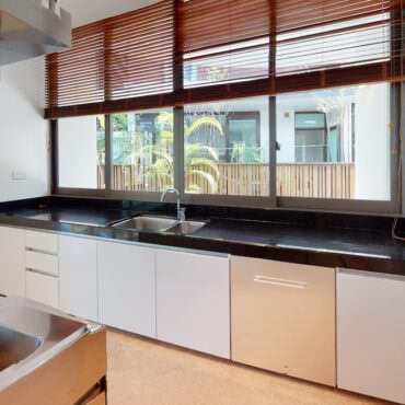 168-Ocean-Dr-Kitchen (1)